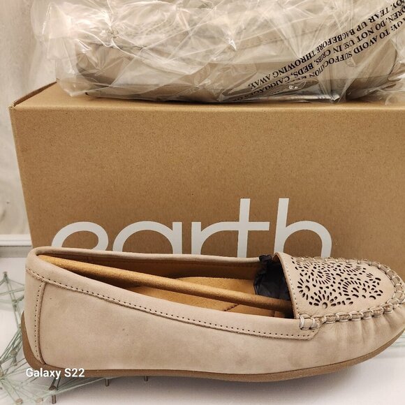 Earth "Carmen" Loafers. NIB. Size 5. Color is called Light Natural - Picture 1 of 10